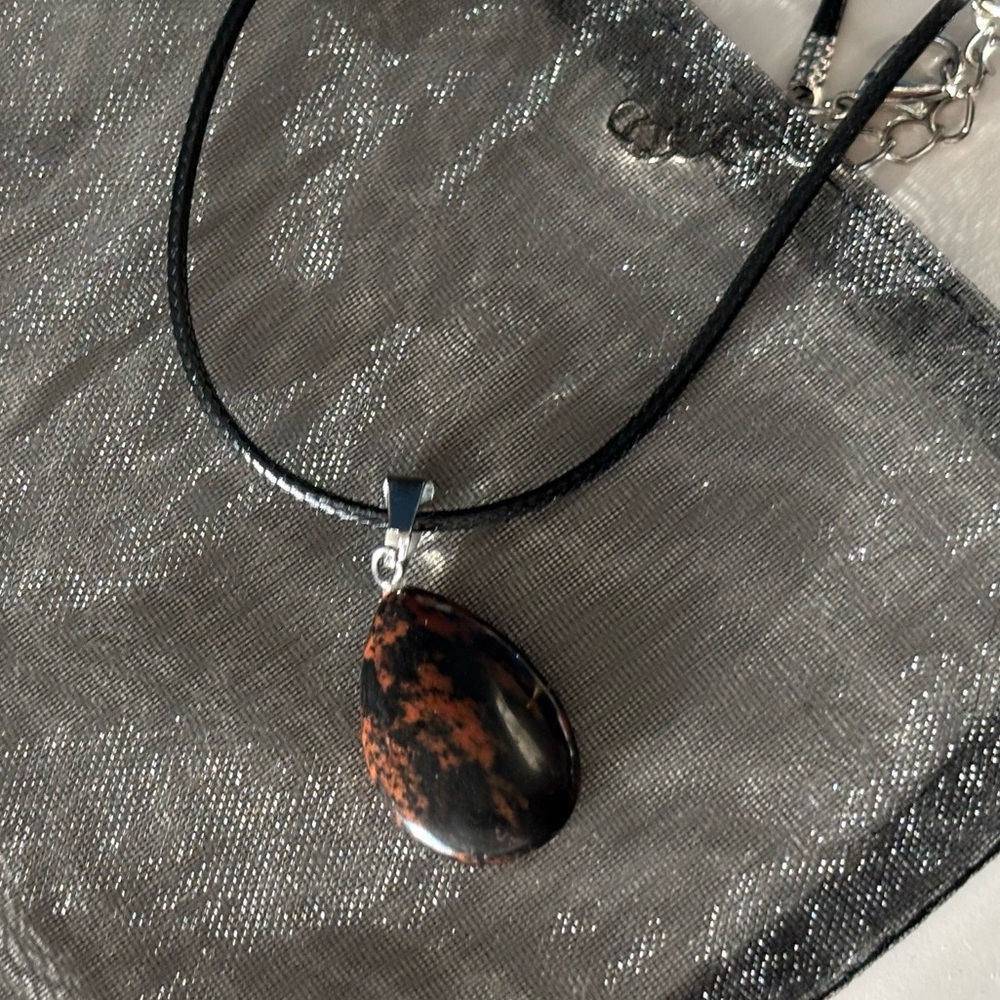 ✨NWOT Black/Brown Stone Teardrop Pendant Necklace, cord, 18-19”, ✨free offer✨